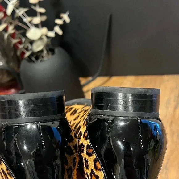 Clarks Unstructured Leopard Flats – Size 7 - Picture 8 of 11